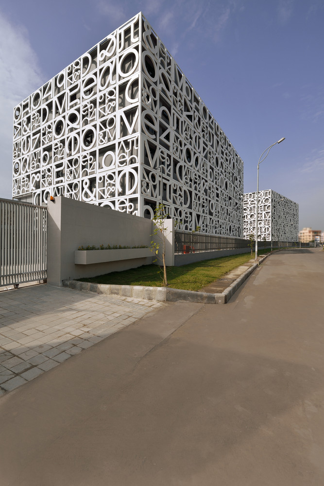 School Façade and Campus Design: Creating Identity through Architecture in Newtown, Kolkata