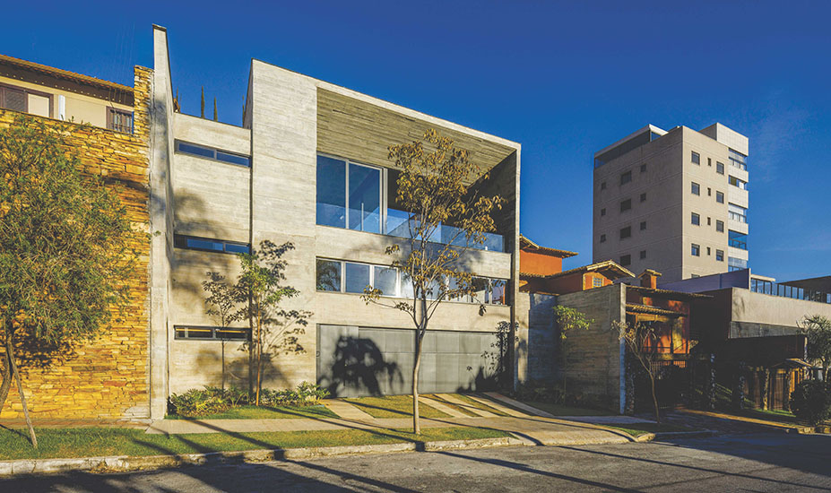 Concrete Horizon: A Home of Light, Landscape, and Intention