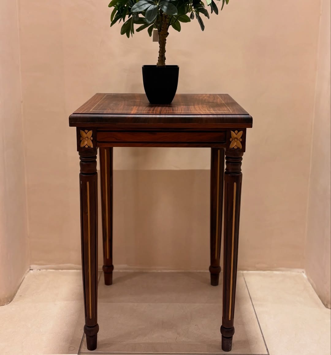 Solid Wood Brass-Inlay Dining Table – Handcrafted Luxury by Chiya / Woodpecker