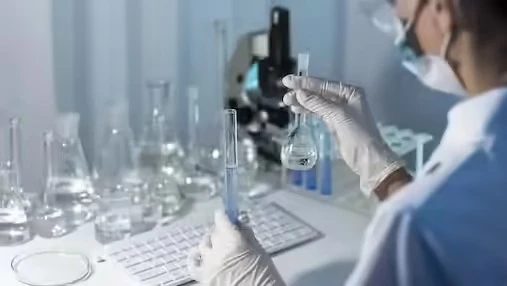 New photocatalyst turns greenhouse gas into clean energy under natural sunlight.