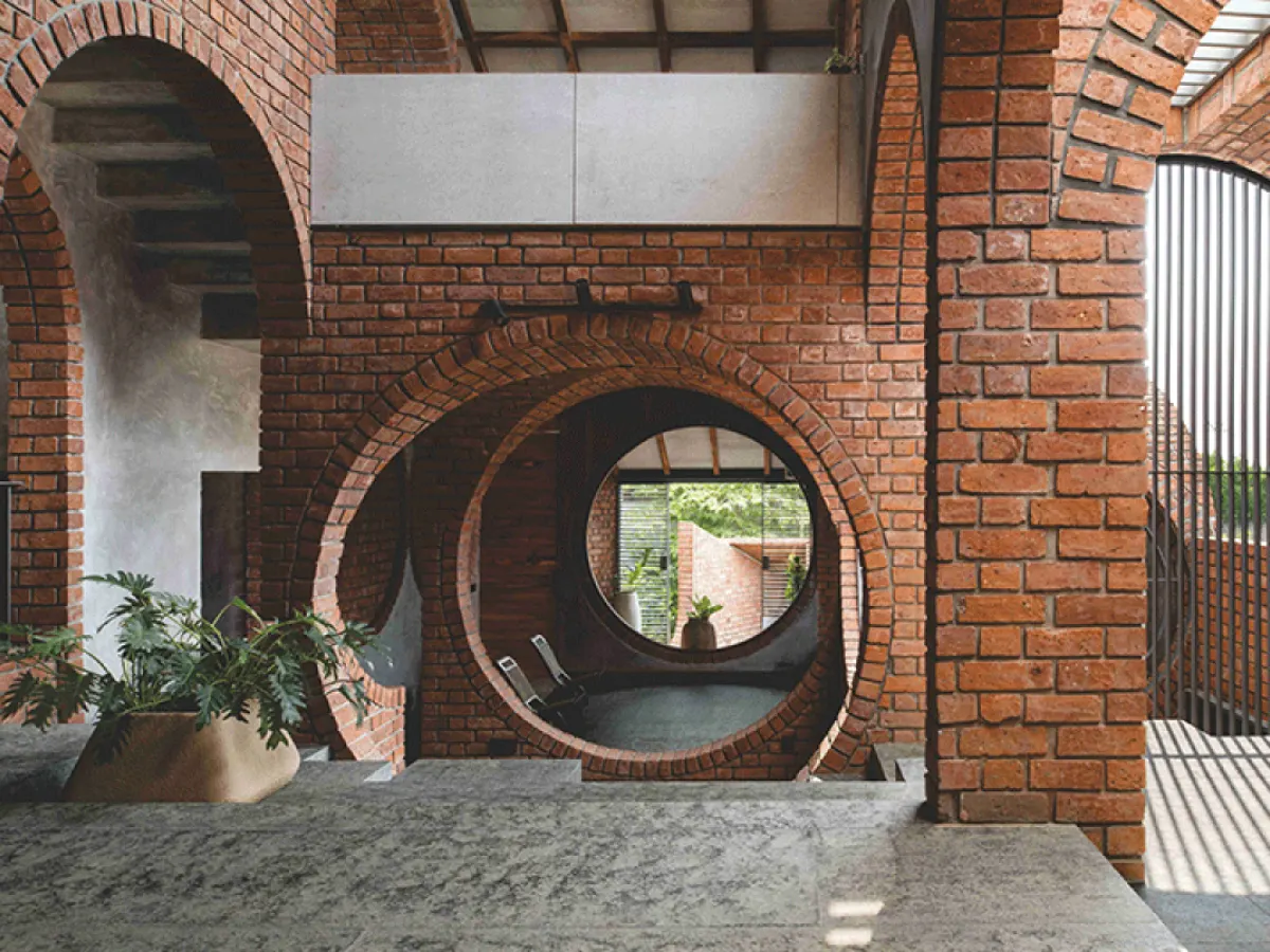 A Jugalbandi of Brick and Concrete: Rangmanch House in Solapur