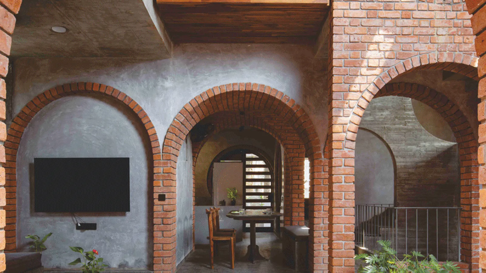 A Jugalbandi of Brick and Concrete: Rangmanch House in Solapur
