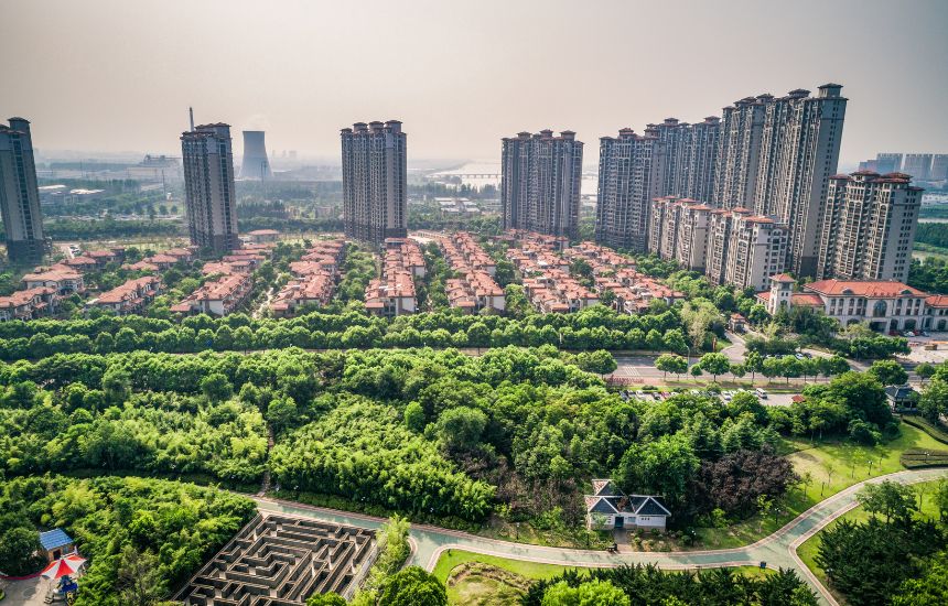 Experts urge caution amid job uncertainty, rising rates, and economic volatility.