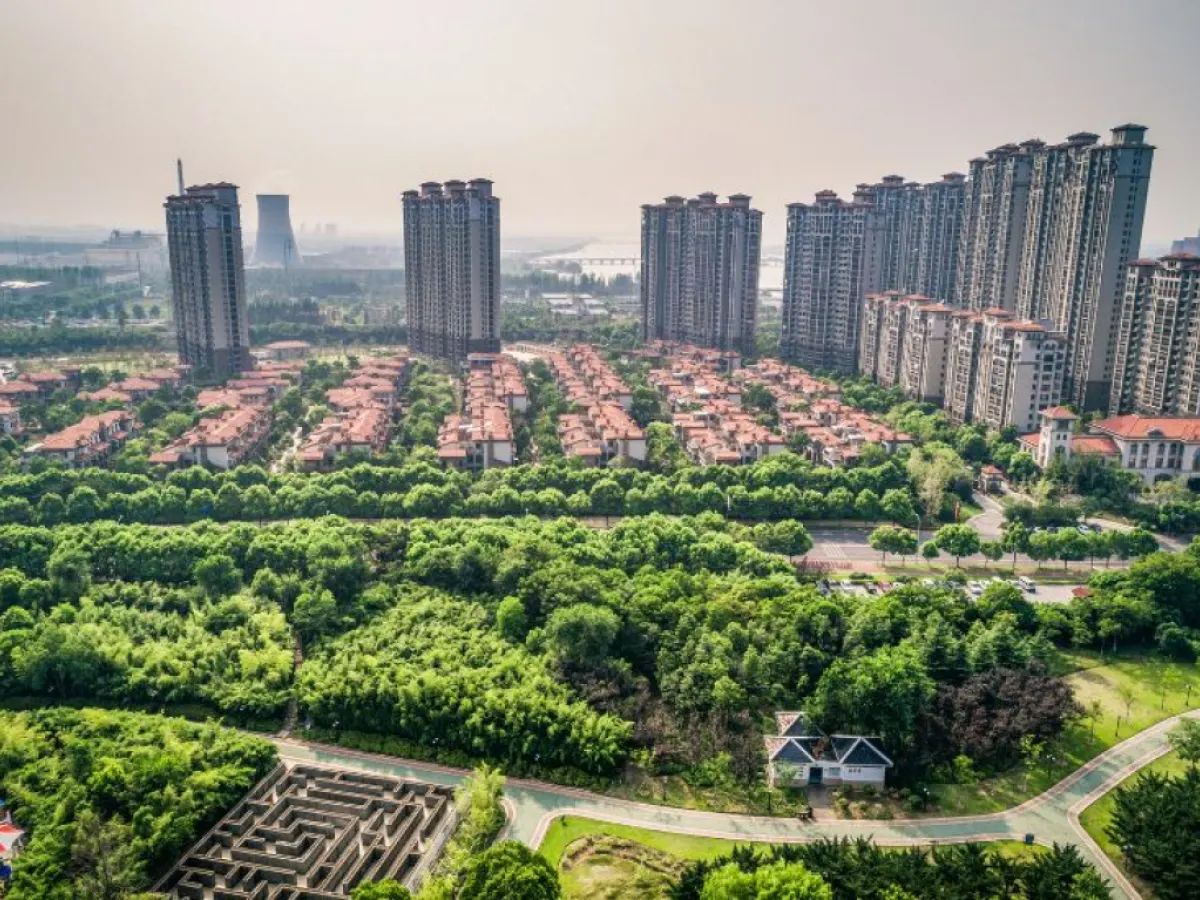 Experts urge caution amid job uncertainty, rising rates, and economic volatility.