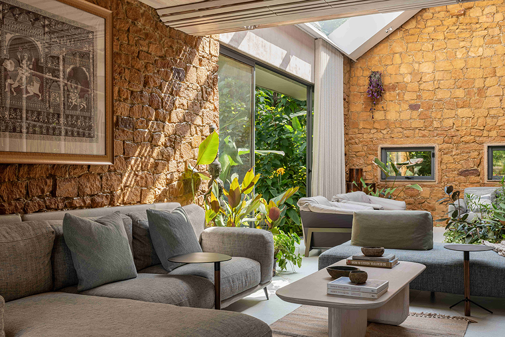 The Urban Whisper – A Serene Sky Residence in Mumbai by ANS Design House