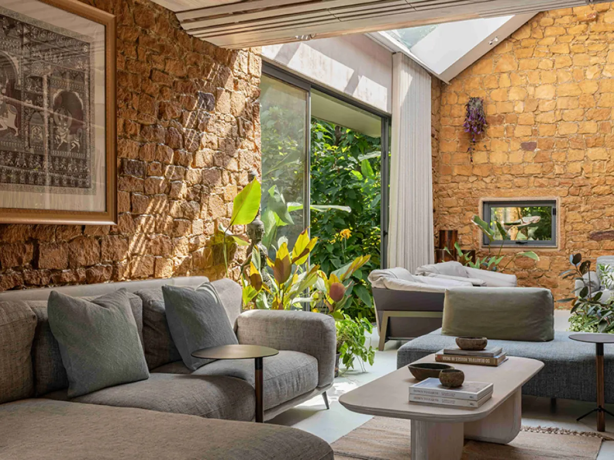 The Urban Whisper – A Serene Sky Residence in Mumbai by ANS Design House