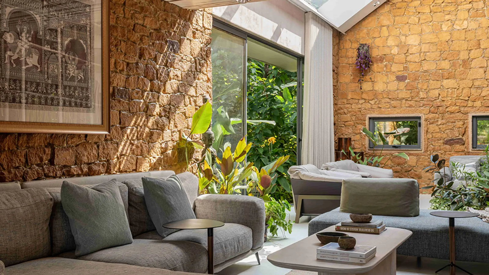 The Urban Whisper – A Serene Sky Residence in Mumbai by ANS Design House