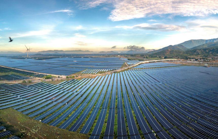 Hybrid solar-wind power accelerates industrial decarbonisation in Rajasthan.