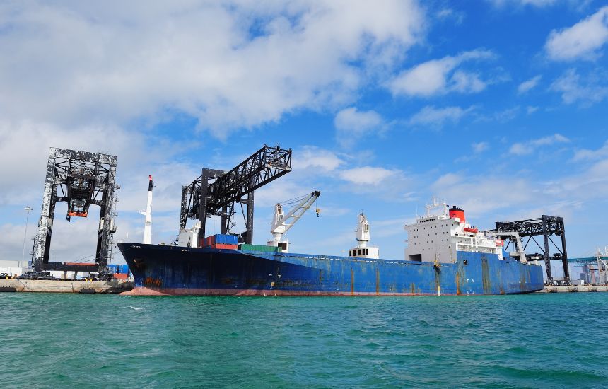 Government data shows minor ports handled 753 million tonnes of cargo, with Gujarat retaining dominance despite a slight decline.