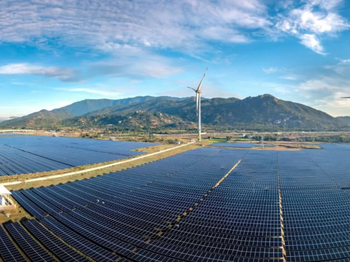 Stronger transmission, storage, and coordinated policymaking key to integrating 1,800 GW of clean power.