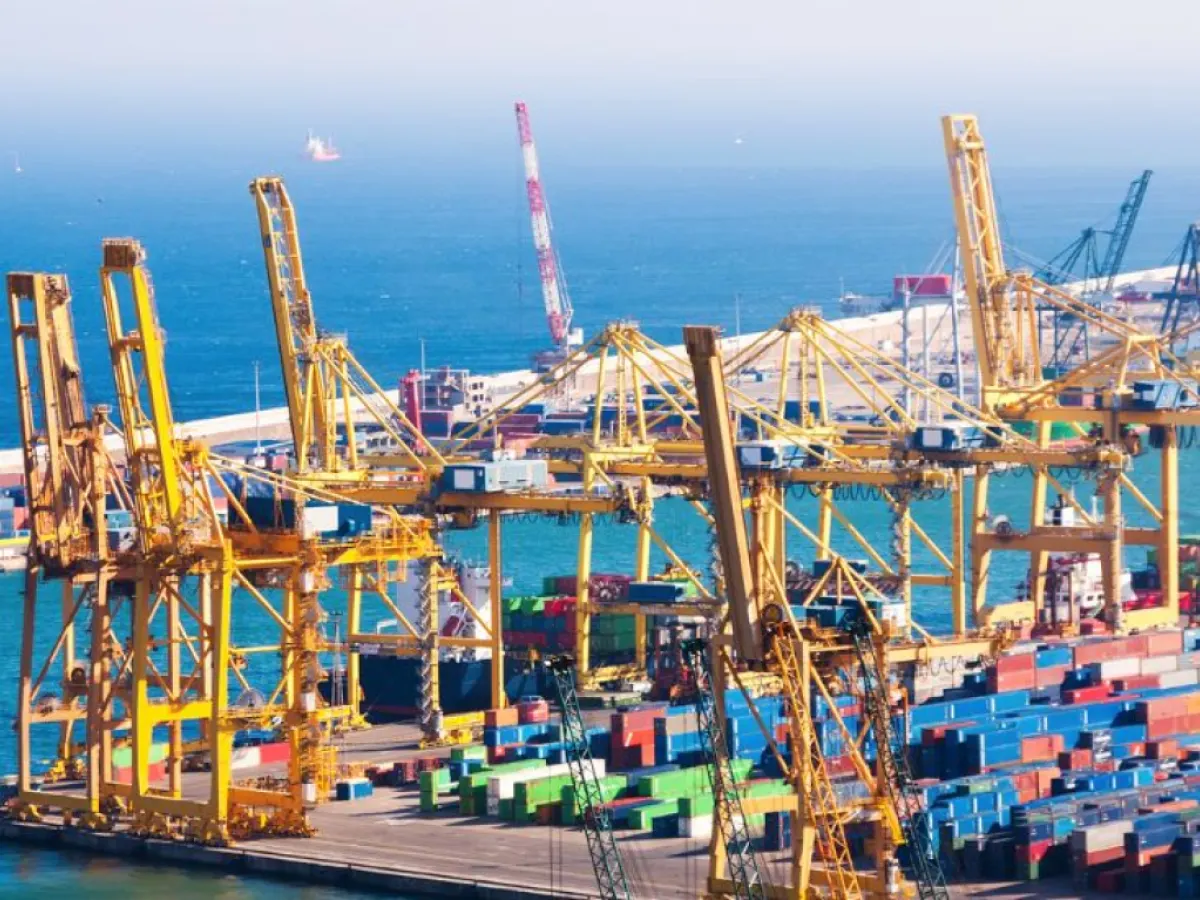 India’s largest public port project gains momentum with a key offshore contract.