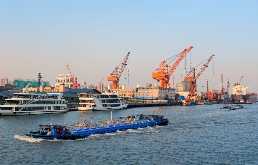 Union plans unified wage charter to strengthen port trade movement.