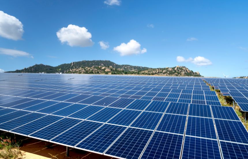 Diversified solar, wind, and storage push cements state’s energy dominance.