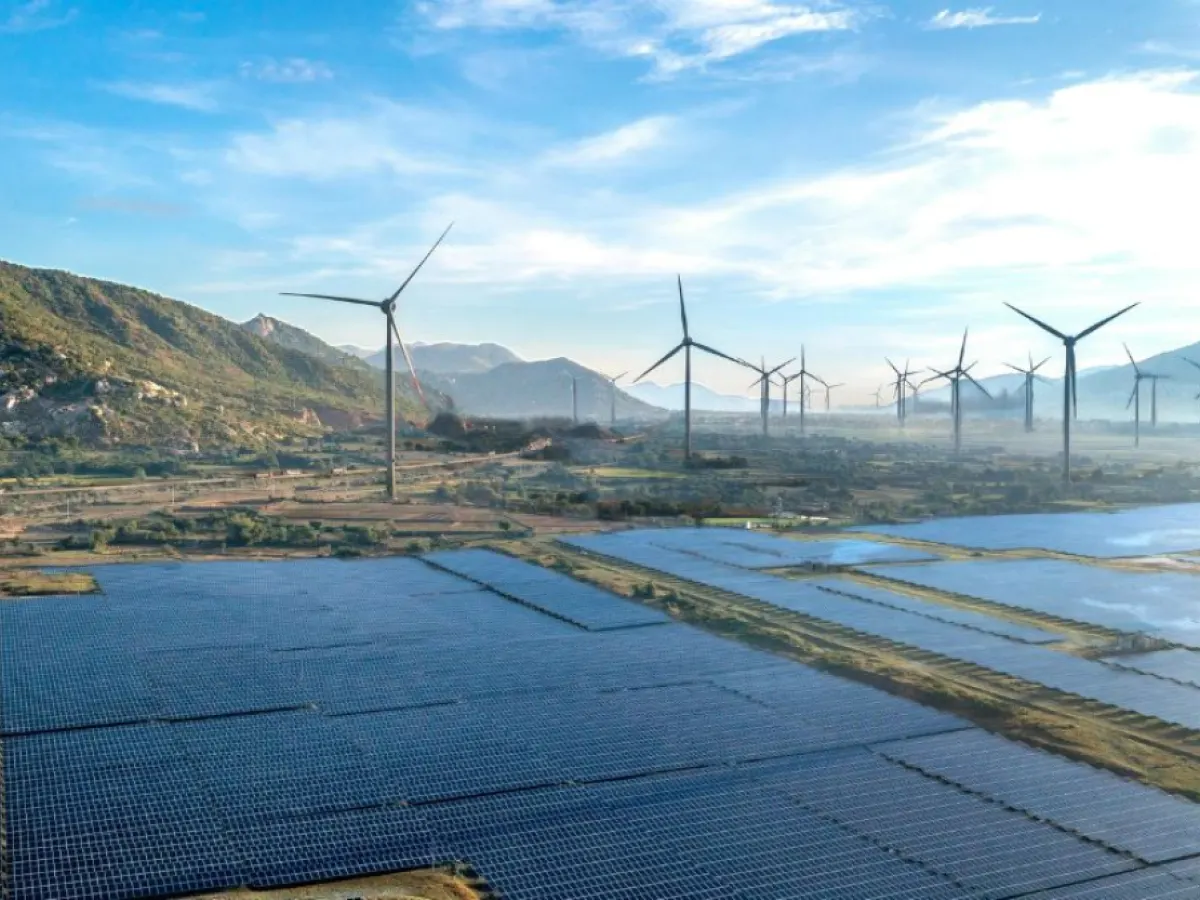 Hindustan Power Chairman emphasises transmission, grid flexibility, and energy storage as key pillars of India’s clean energy transition.
