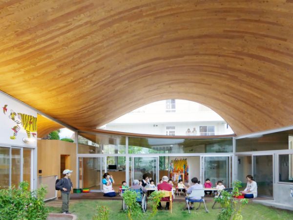 Toranoko Nursery in Japan Creates a Community Space Beneath a Sculptural Curved Roof