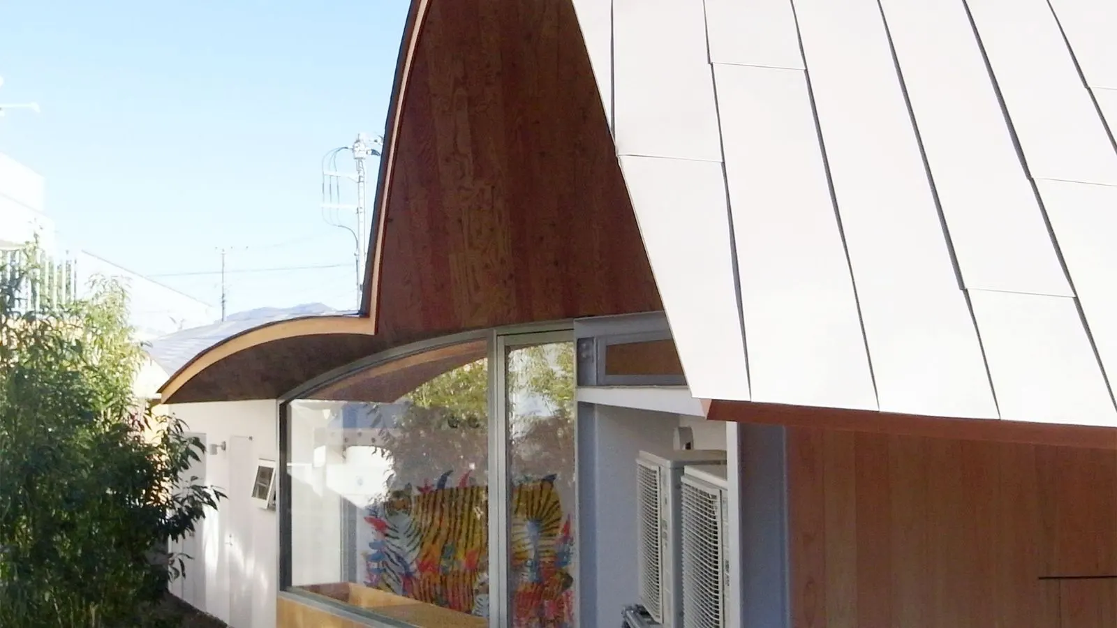 Toranoko Nursery in Japan Creates a Community Space Beneath a Sculptural Curved Roof