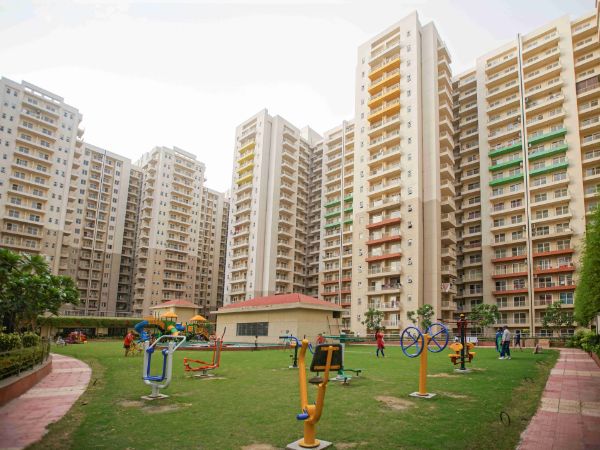 Palm Olympia in Noida Extension Combines High-Density Housing with Expansive Green Spaces